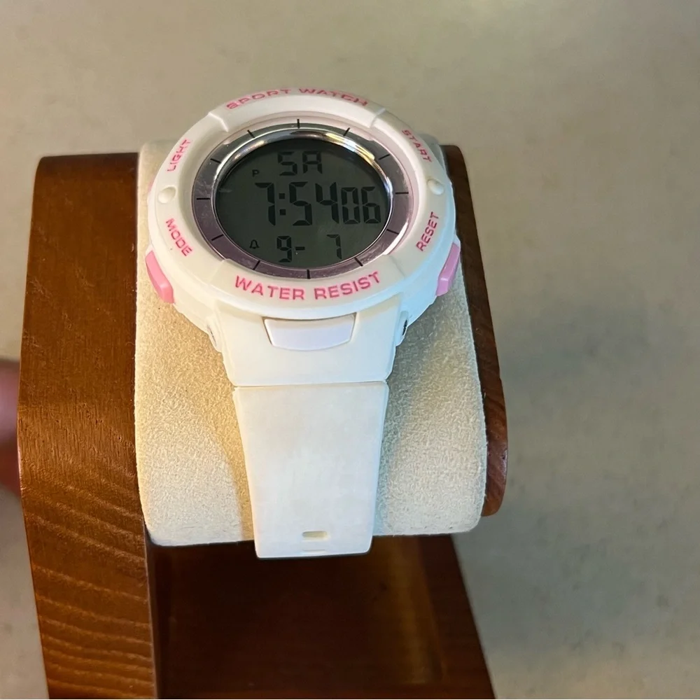 DMOTT086 Woman’s‎ Digital Watch